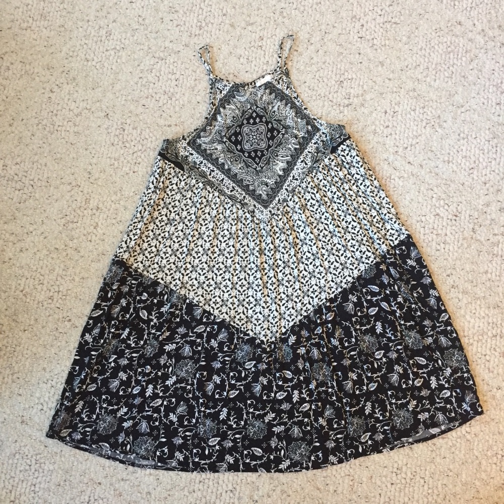 5/$30 💕 Charming Charlie Dress